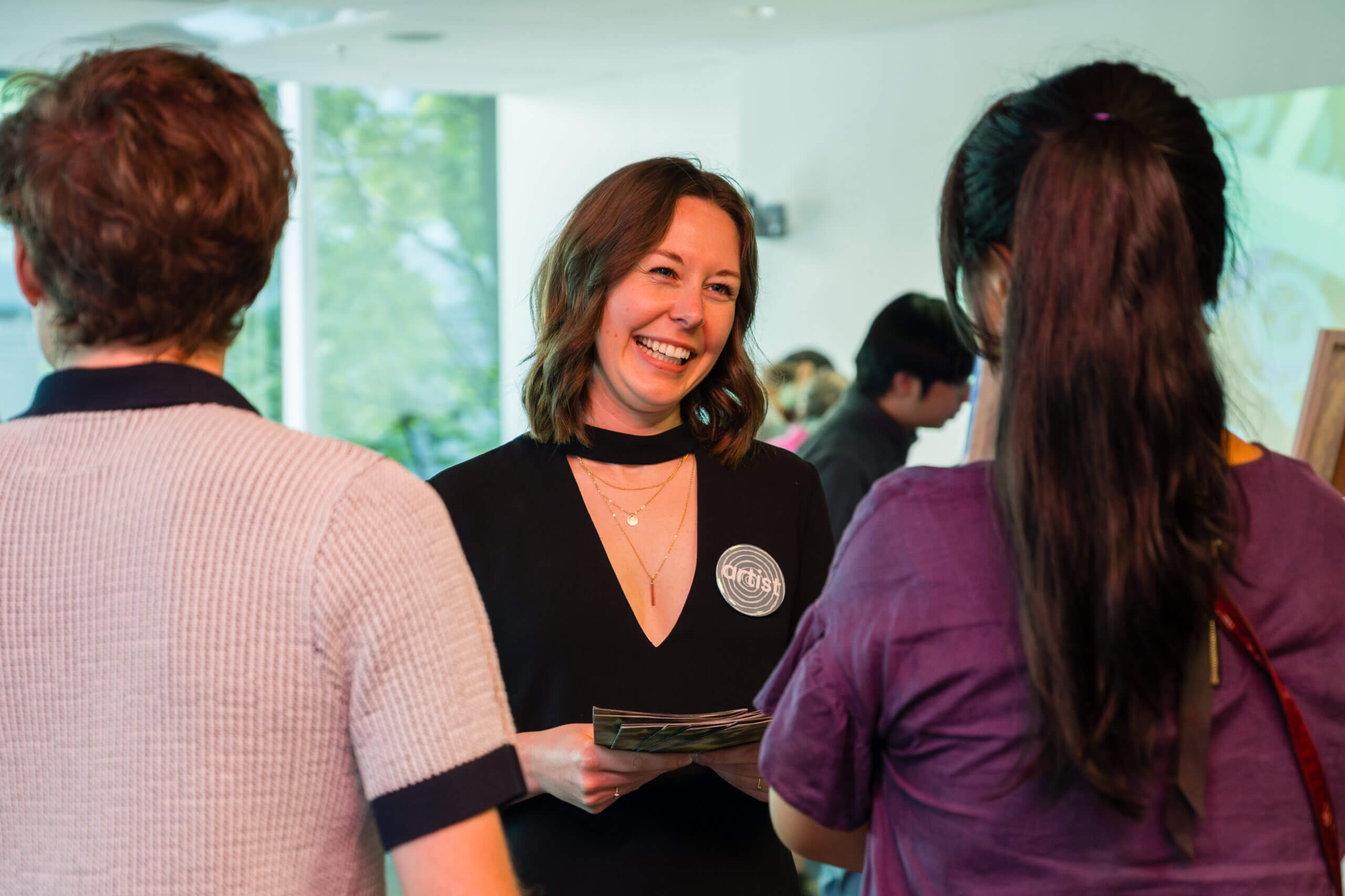 Miembros de la comunidad universitaria Adler en un acto.